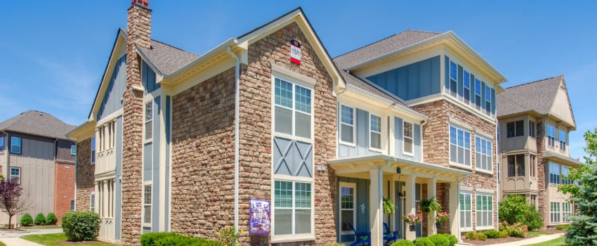 Exterior apartment building in Sylvania